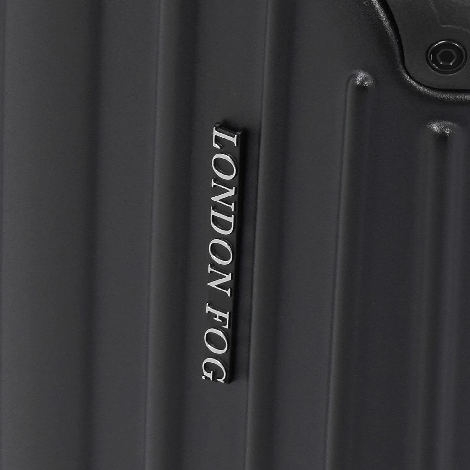 London Fog Heathrow 21" 4-Wheel Carry-On Luggage