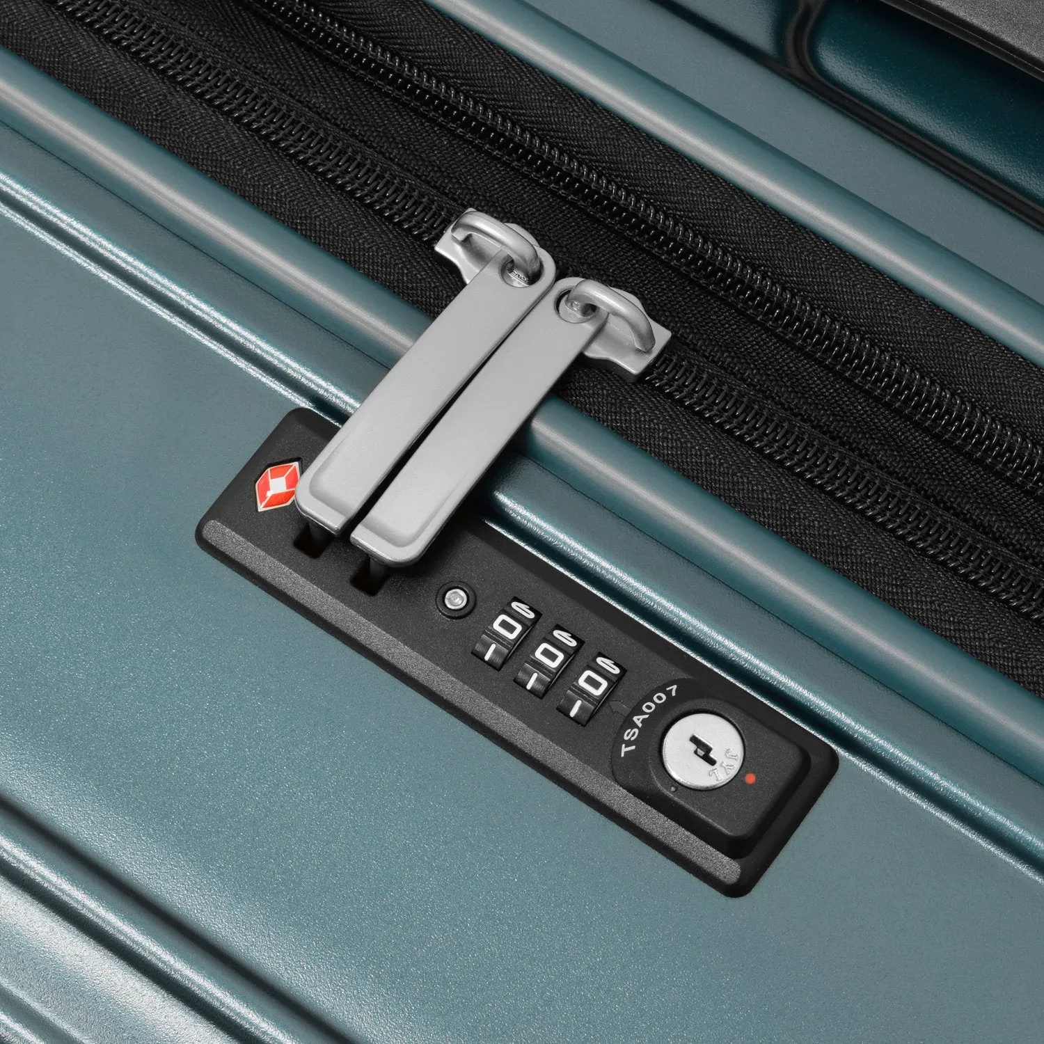 London Fog Heathrow 21" 4-Wheel Carry-On Luggage