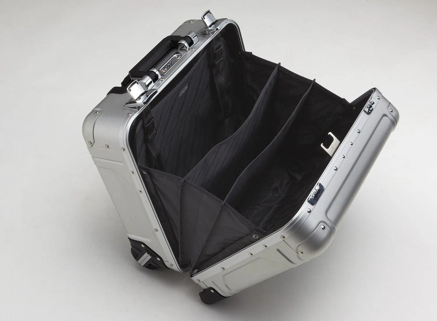 ZERO Halliburton Geo Aluminum Wheeled Business Case