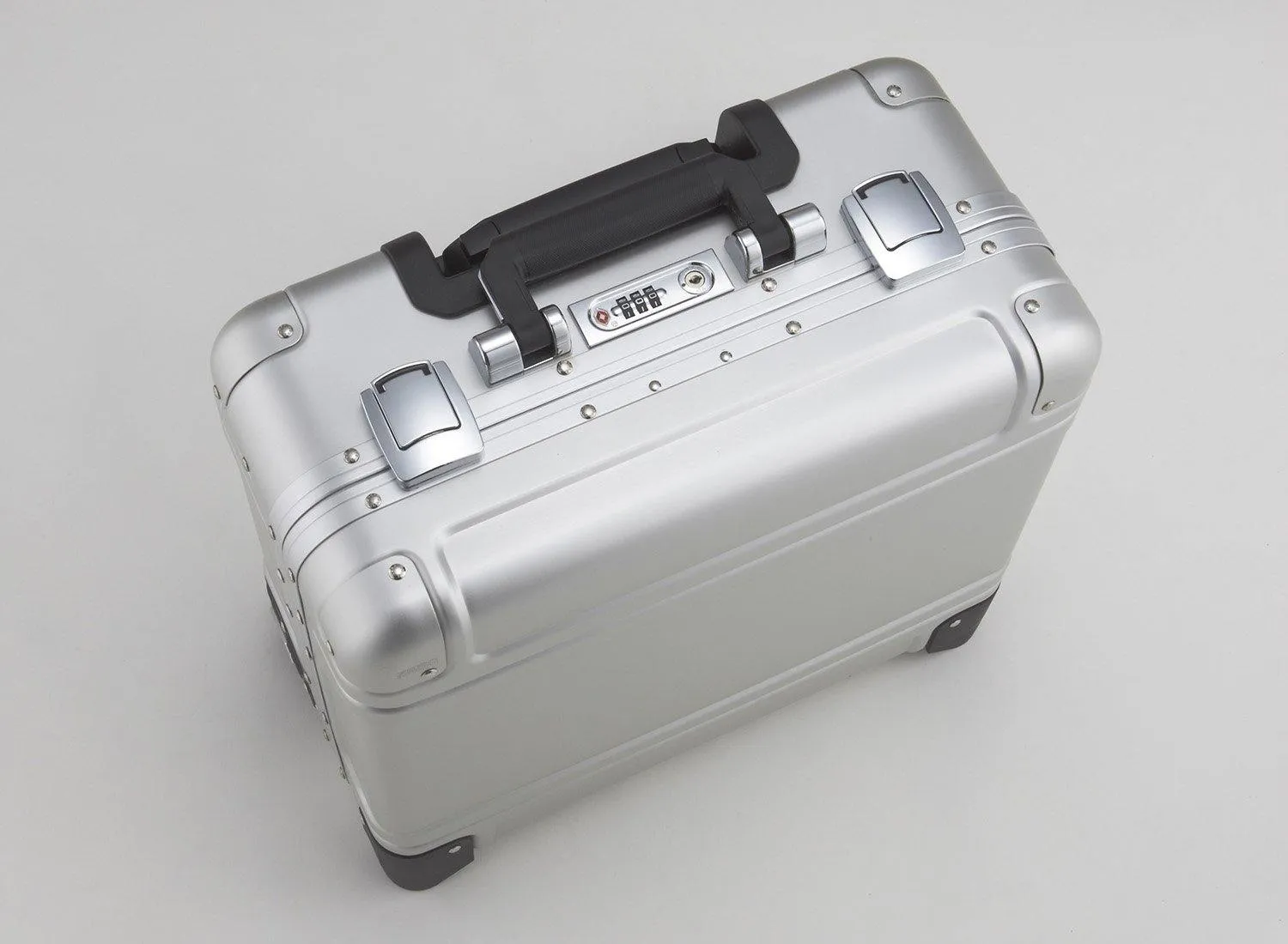 ZERO Halliburton Geo Aluminum Wheeled Business Case