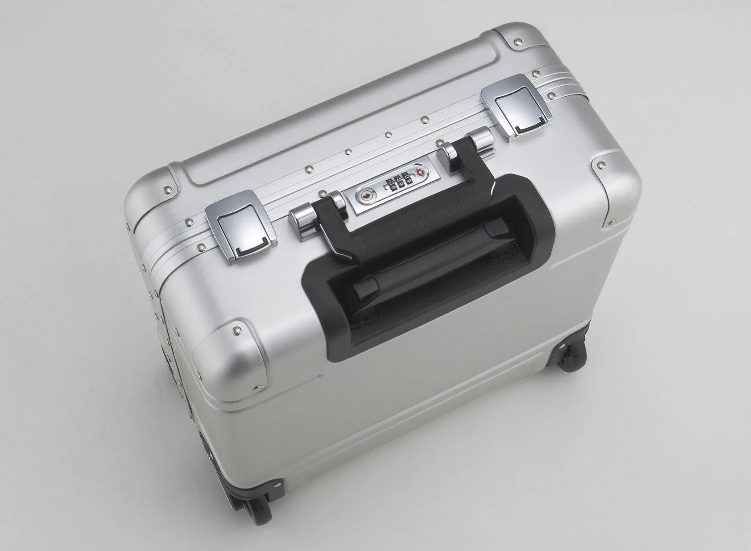 ZERO Halliburton Geo Aluminum Wheeled Business Case