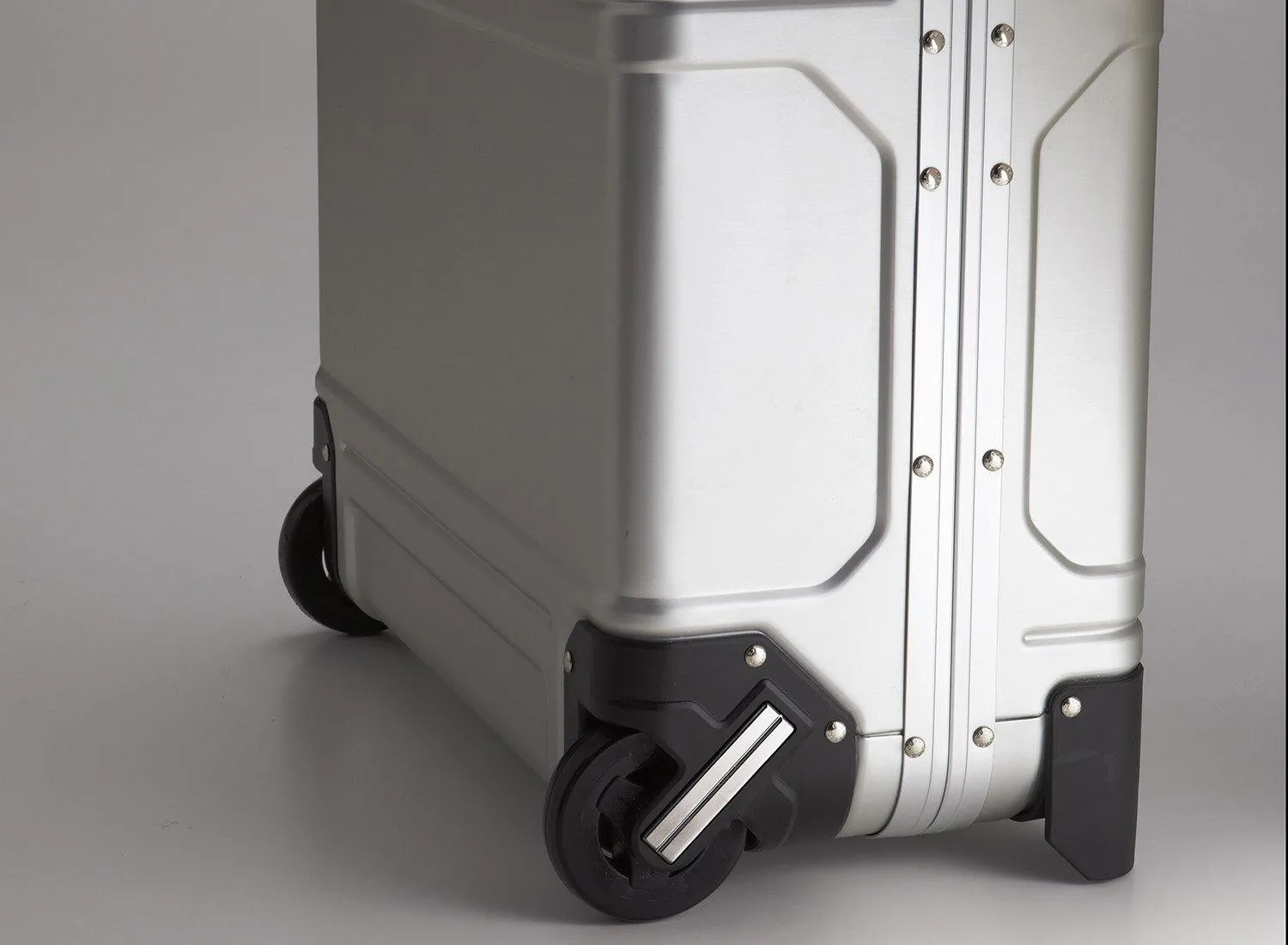 ZERO Halliburton Geo Aluminum Wheeled Business Case